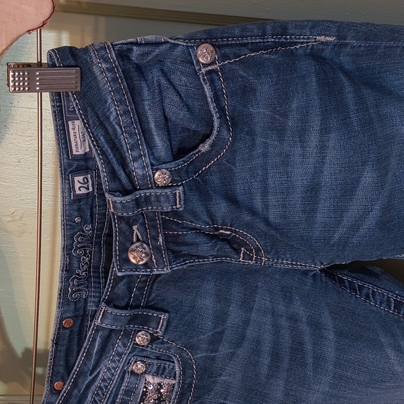 Women's Miss Me Sparkle Embellished Back Pocket Yolk Bootcut Jean 26 × 30 - Picture 4 of 15